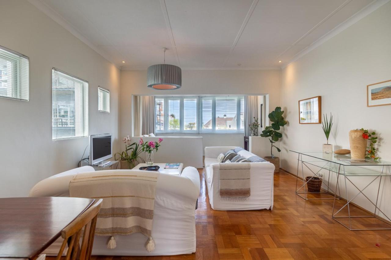 Portswood Mews - Chic White Studio Apartment Green Point Kapstaden Eksteriør billede
