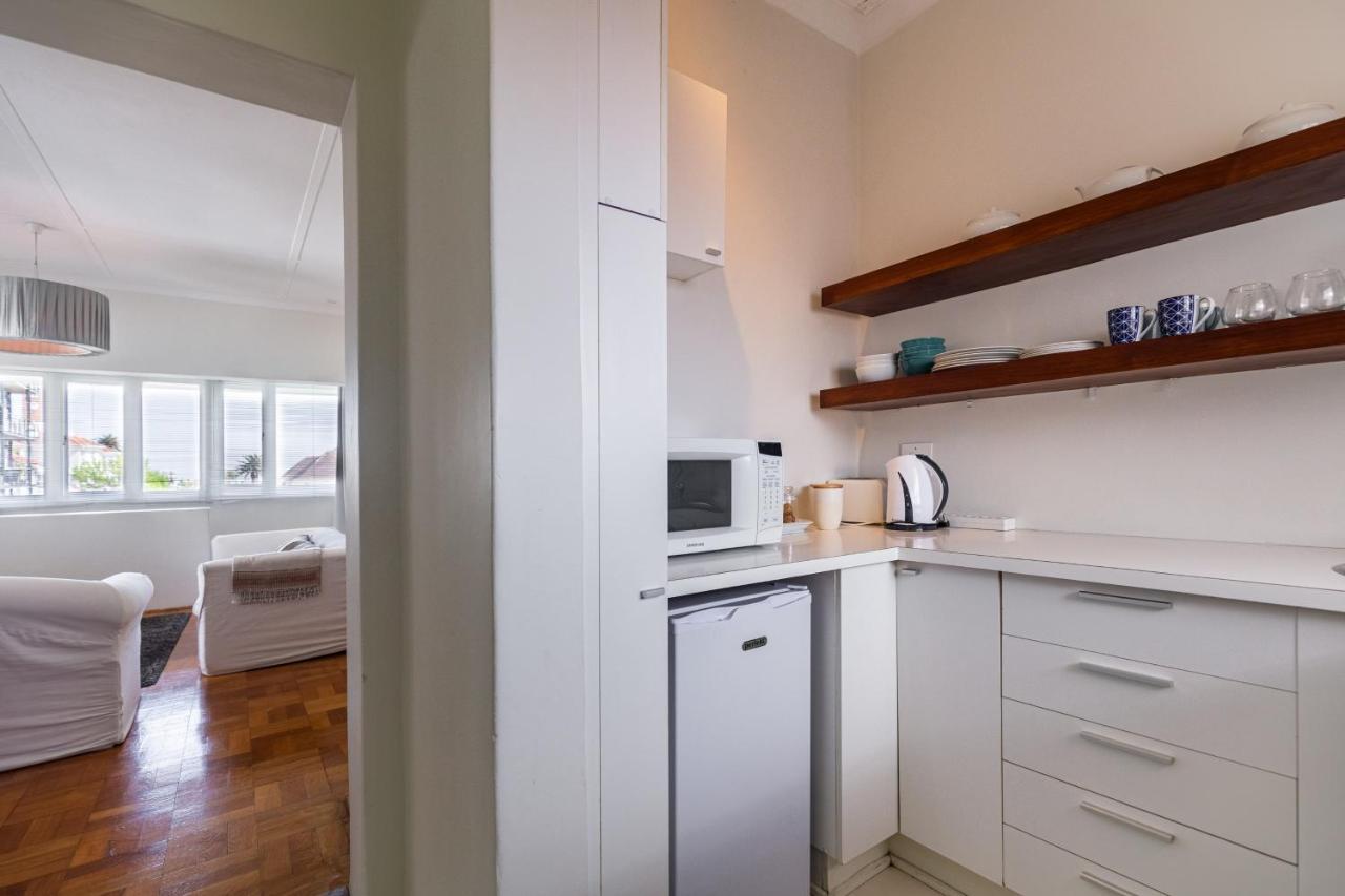 Portswood Mews - Chic White Studio Apartment Green Point Kapstaden Eksteriør billede