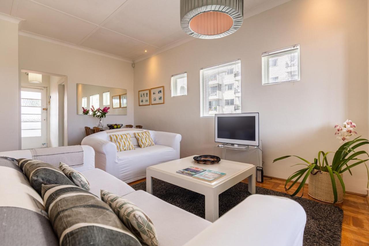 Portswood Mews - Chic White Studio Apartment Green Point Kapstaden Eksteriør billede