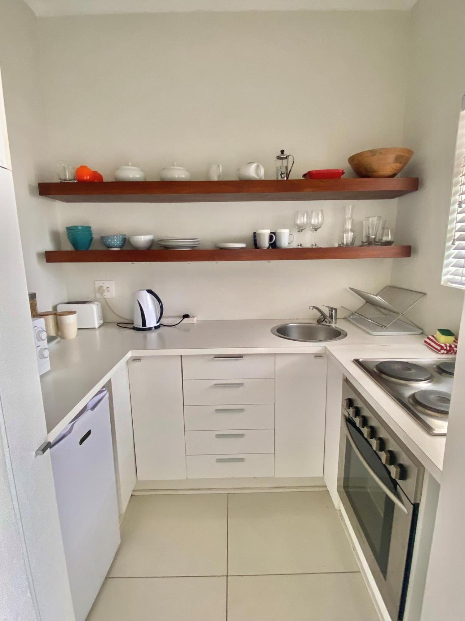 Portswood Mews - Chic White Studio Apartment Green Point Kapstaden Eksteriør billede